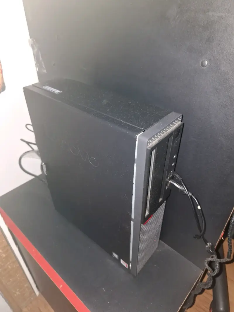 PC de Escritorio/SemiGamer Lenovo - 1