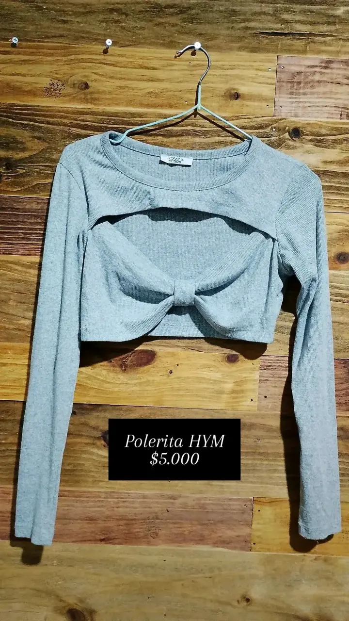Polera corta gris con nudo H&M