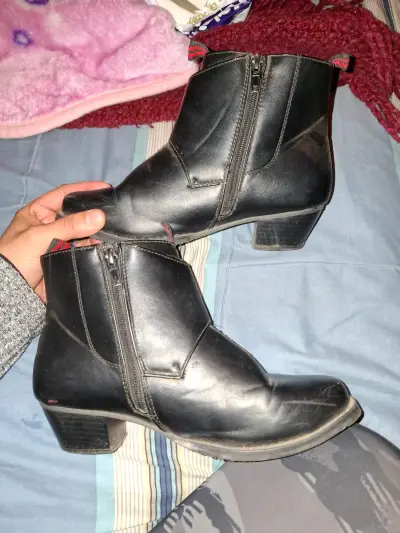 Botines de cuero negro con cierre lateral - miniatura 1
