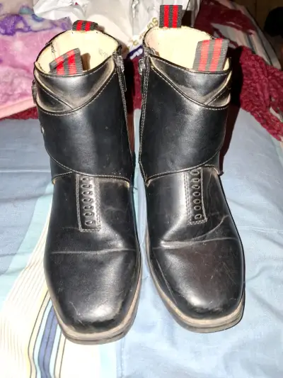 Botines de cuero negro con cierre lateral - miniatura 2