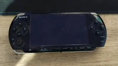 Consola portátil Sony PSP 3010 en buen estado - miniatura 1