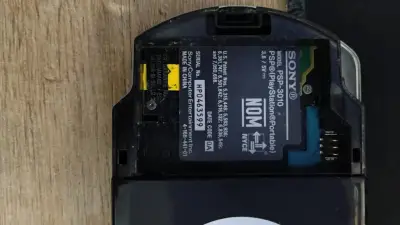 Consola portátil Sony PSP 3010 en buen estado - miniatura 3
