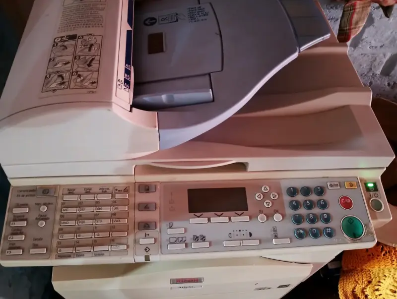 Impresora multifuncional Ricoh Aficio MP 171L usada - 2