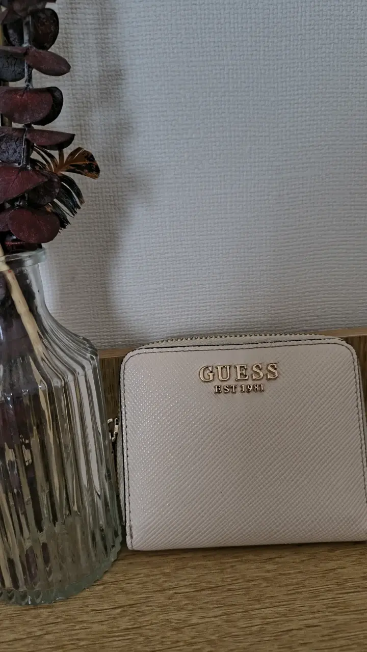 Billetera Guess beige elegante - 1