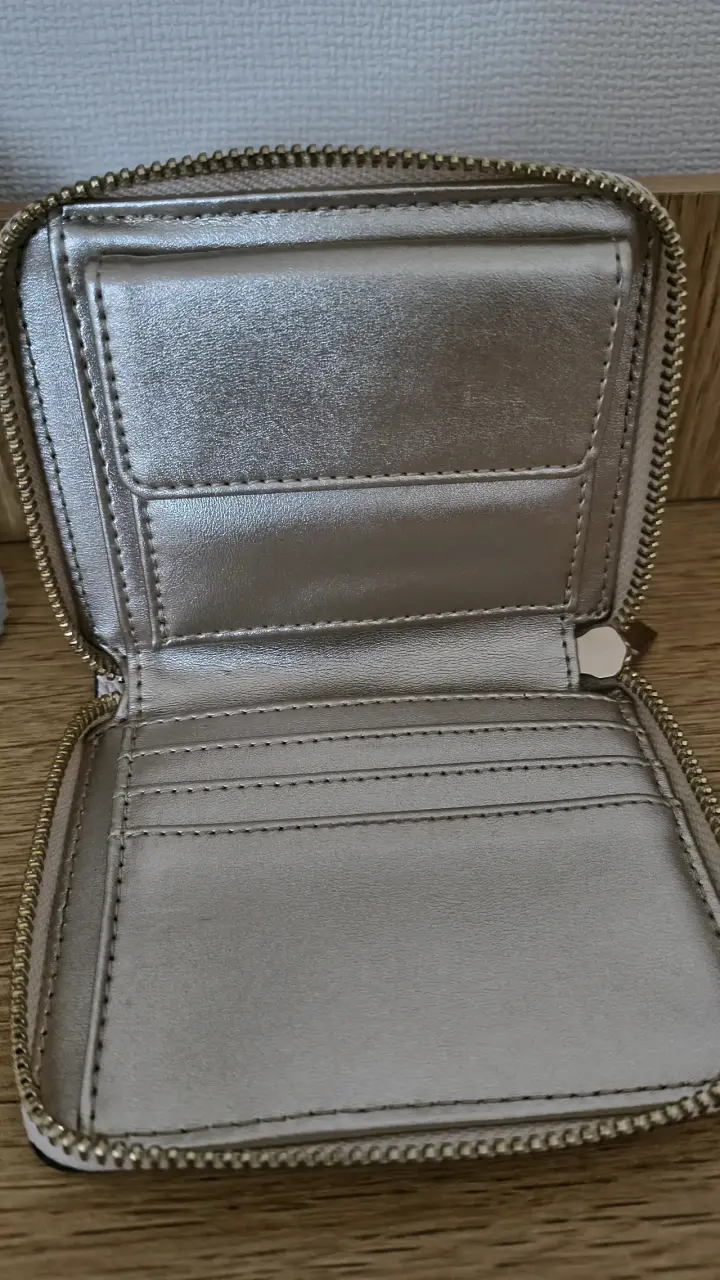 Billetera Guess beige elegante - 2