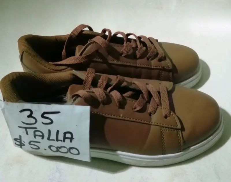 Zapatillas casuales marrones talla 35