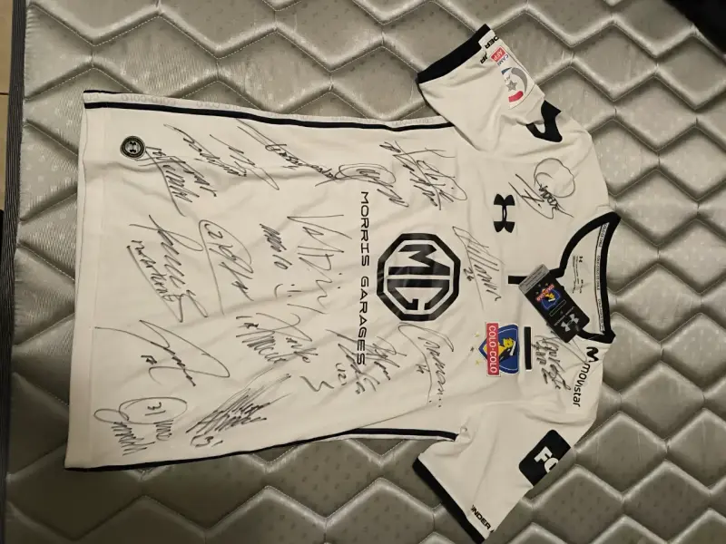 Camiseta de fútbol Colo-Colo Paredes 7 firmada - 2