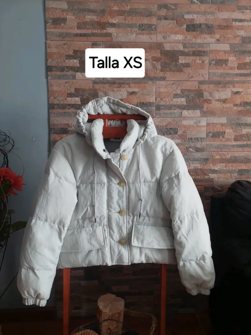 Chaqueta de invierno con capucha y botones - 1