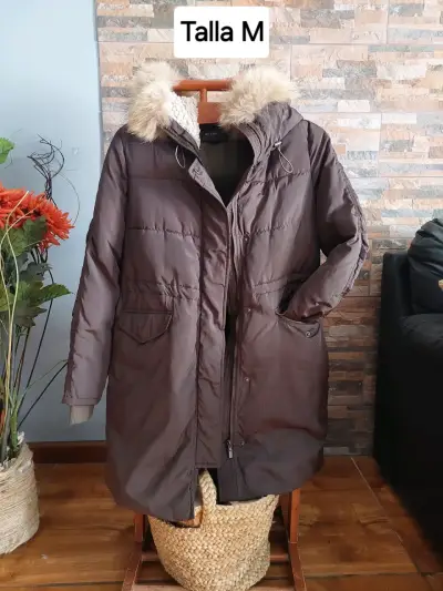 Chaqueta de invierno con capucha y botones - miniatura 3