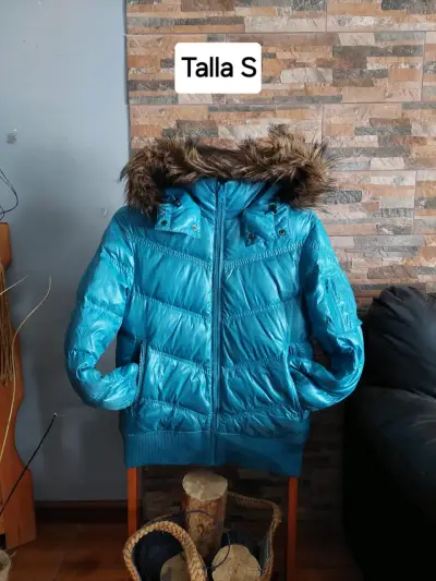 Chaqueta de invierno con capucha y botones - miniatura 4