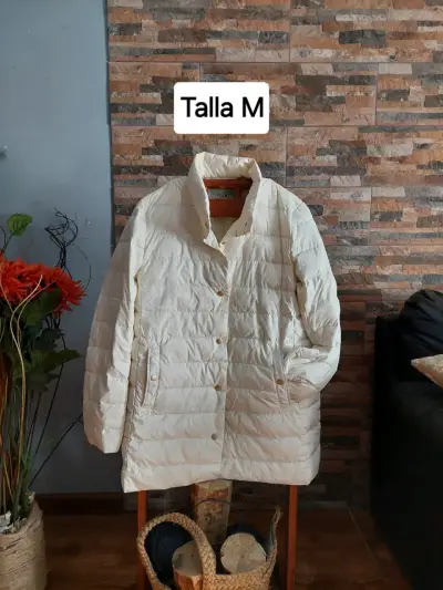 Chaqueta de invierno con capucha y botones - miniatura 6