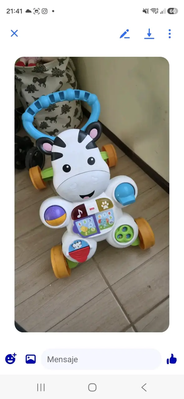 Andador infantil con actividades musicales