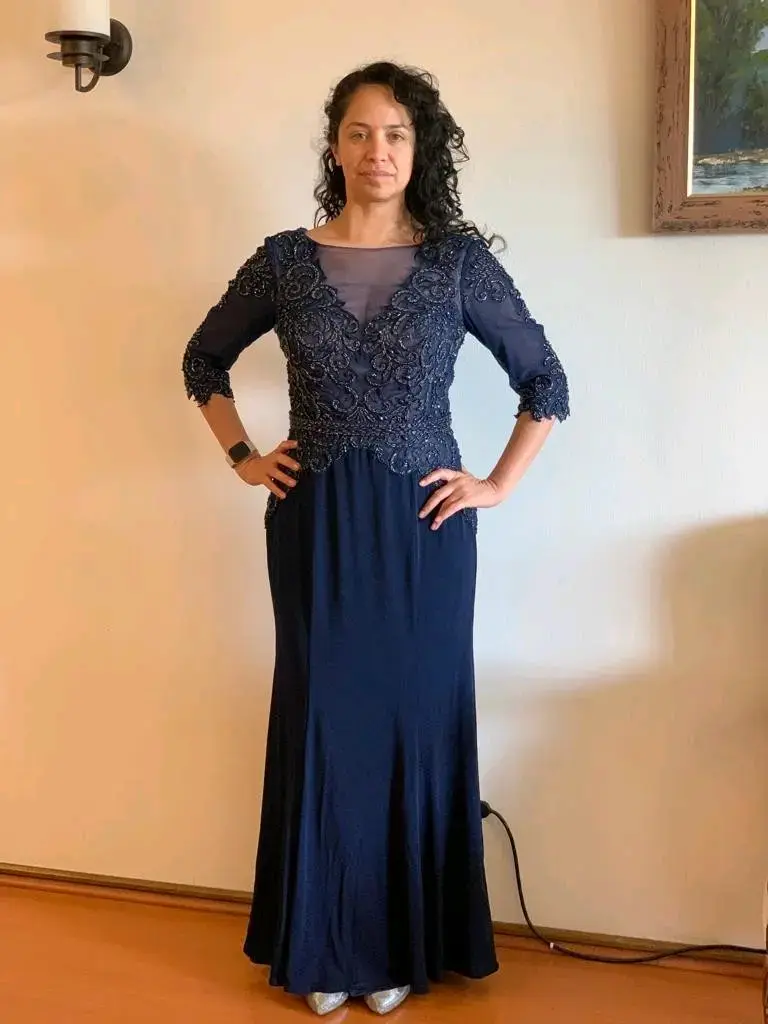 Vestido de noche azul con encaje y mangas 3/4 - 1