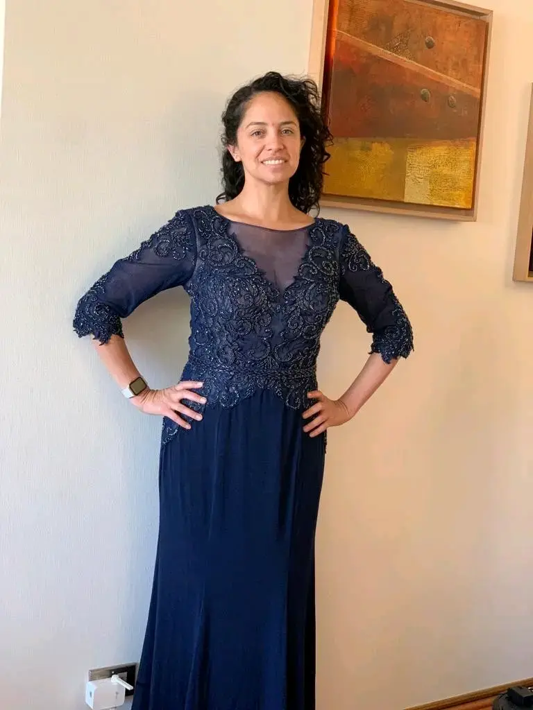 Vestido de noche azul con encaje y mangas 3/4 - 6