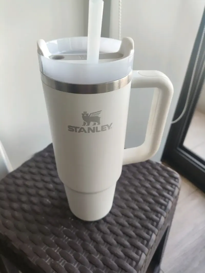 Vaso térmico Stanley 887ml con tapa y bombilla - 1