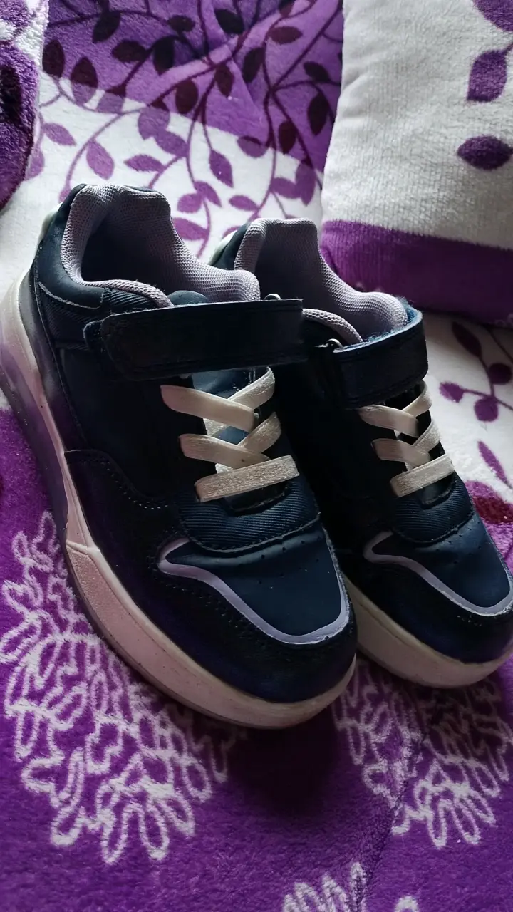 Zapatillas deportivas negras para niñas - 1