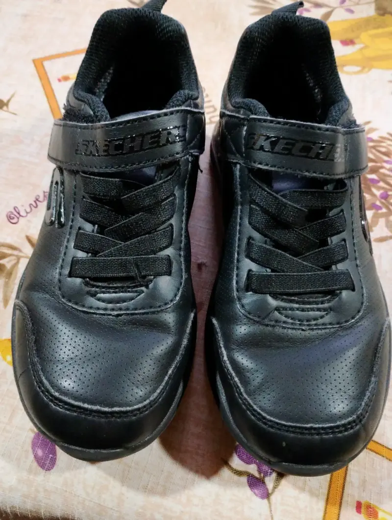 Zapatillas negras para niña Skechers con velcro - 1