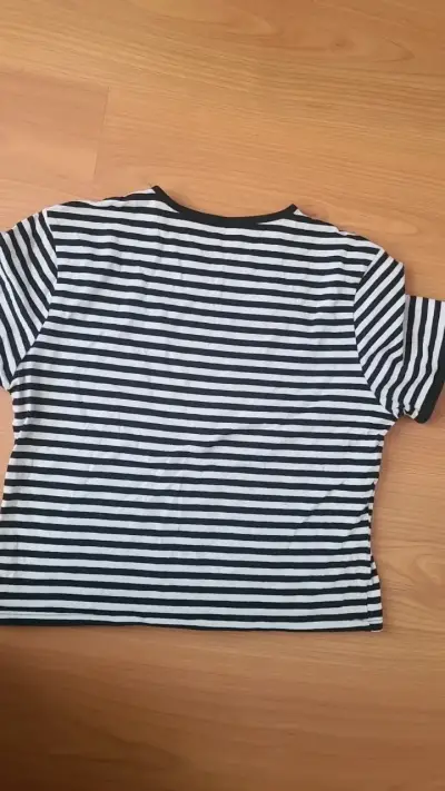 Polera a rayas blanco y negro - miniatura 2