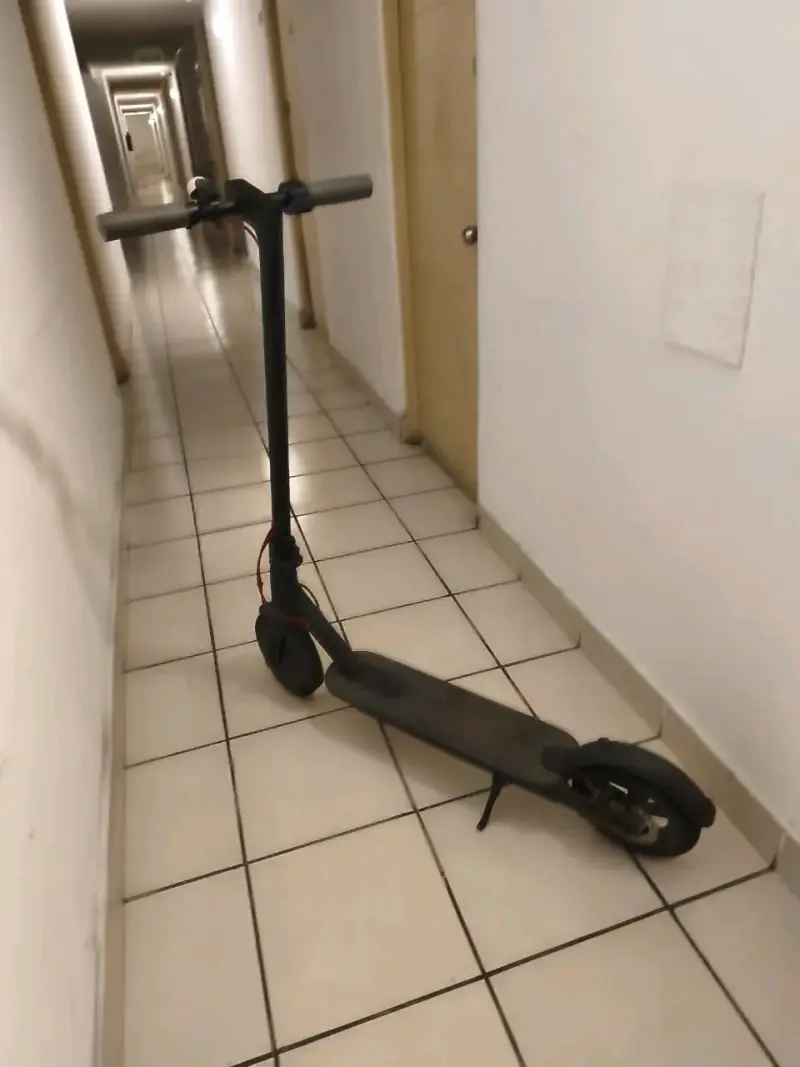 Scooter eléctrico plegable Xiaomi en buen estado - 2