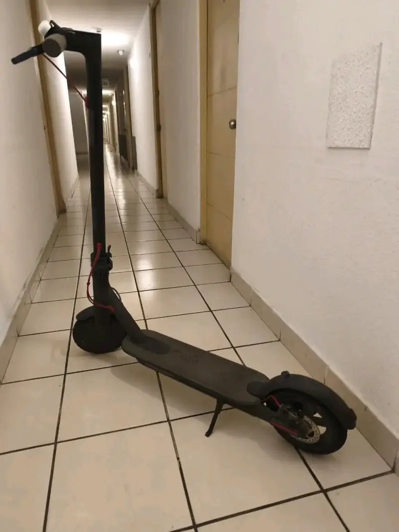 Scooter eléctrico plegable Xiaomi en buen estado - 4