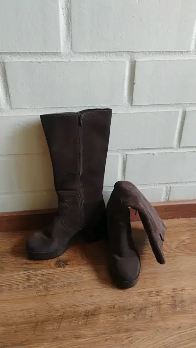 Botas de gamuza marrón con tacón alto - miniatura 2