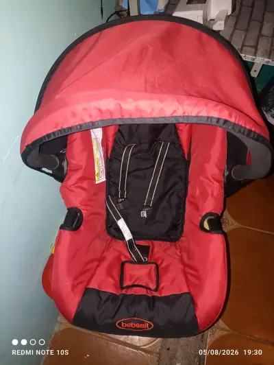 Coche de bebé rojo Bebesit en buen estado - miniatura 1