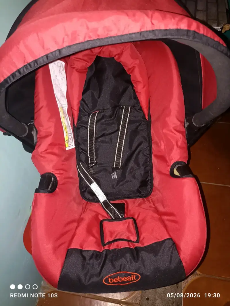 Coche de bebé rojo Bebesit en buen estado - 2