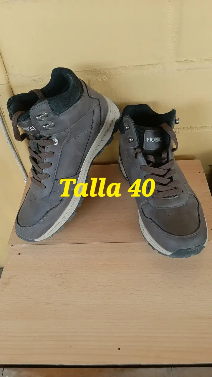 Botas casuales Fiorucci talla 40 color gris