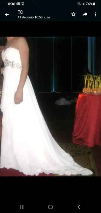 Vestido de novia blanco con detalles brillantes - miniatura 4