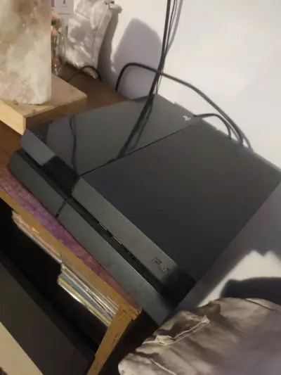 Consola PlayStation 4 en buen estado - miniatura 2