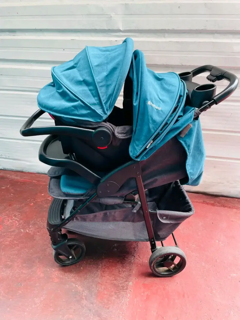 Coche de bebé Bebesit azul plegable - 4