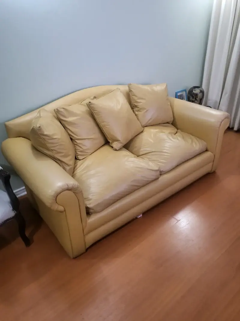 Sofá de cuero beige en buen estado - 3