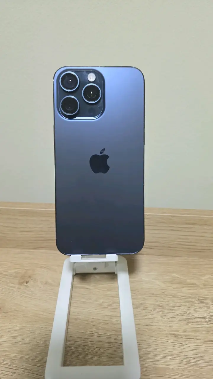 iPhone 15 Pro Max en excelente estado - 1