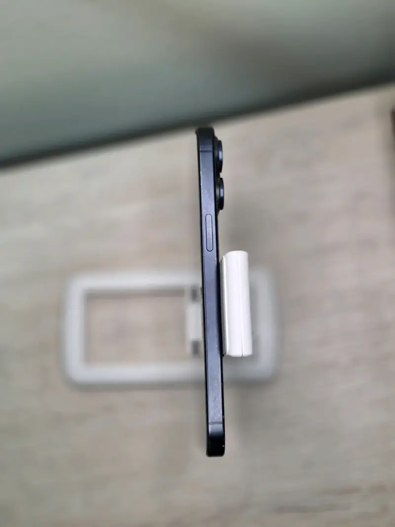 iPhone 15 Pro Max en excelente estado - 3