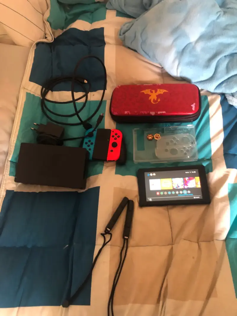 Consola Nintendo Switch con accesorios - 1