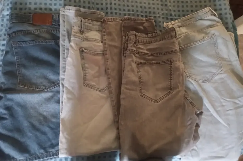 Lote de jeans y camisas para hombre - 1