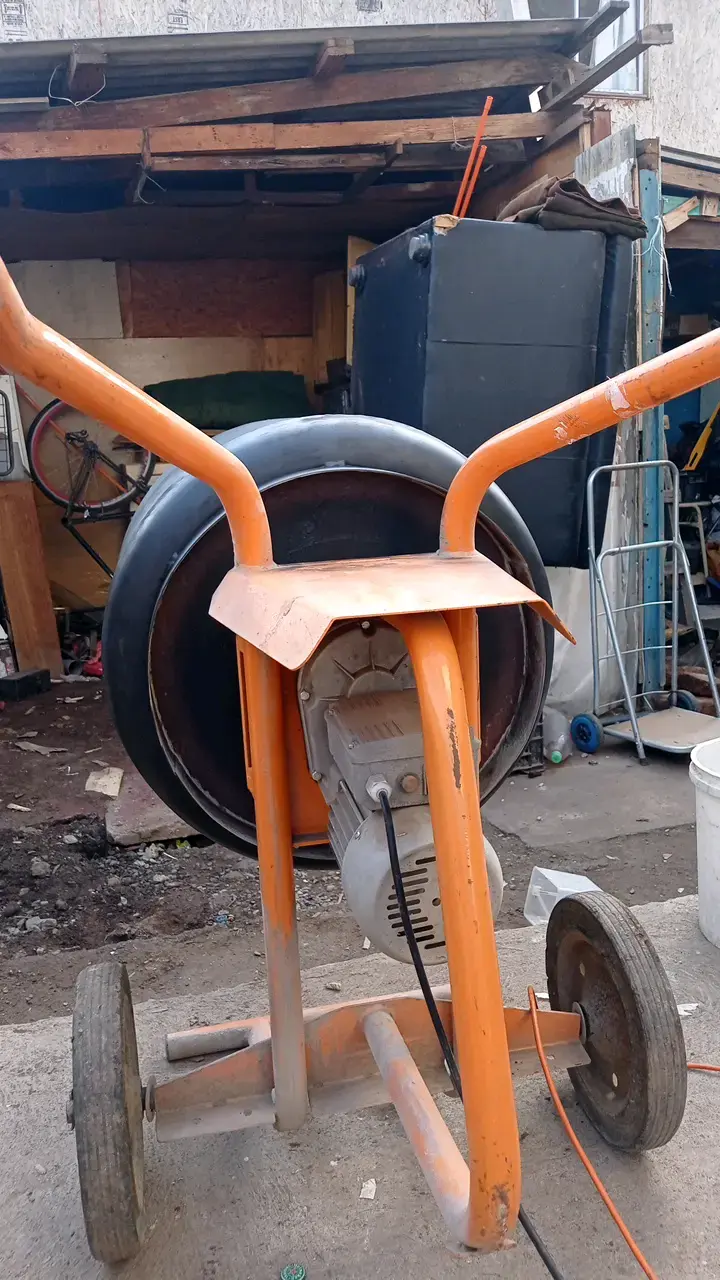 Hormigonera eléctrica portátil semi nueva poco uso - 2
