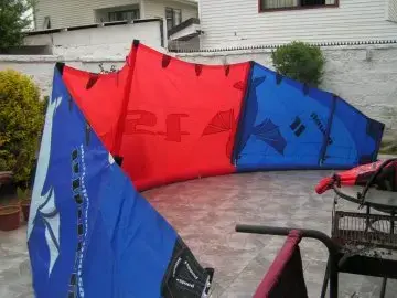Cometa de Kitesurf Roja y Azul 15m - 1