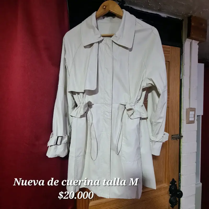 Abrigo de cuerina talla M nuevo
