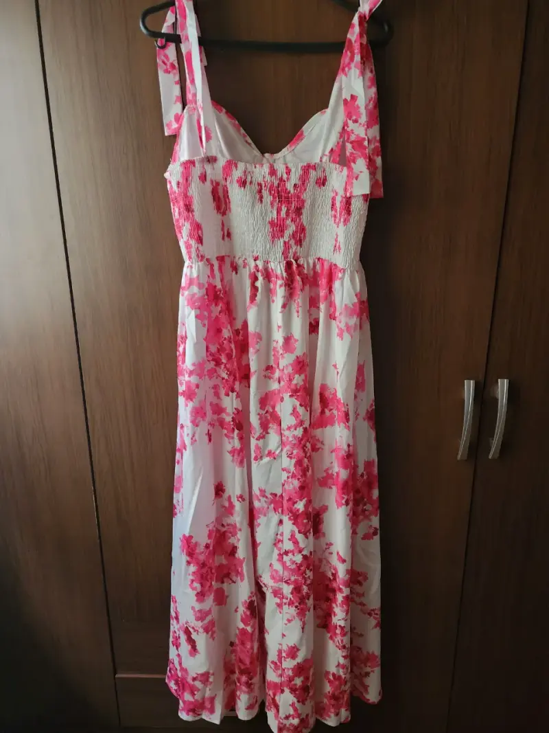 Vestido largo floral rosa con tirantes