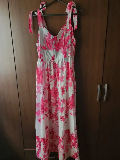 Vestido largo floral rosa con tirantes - miniatura 2