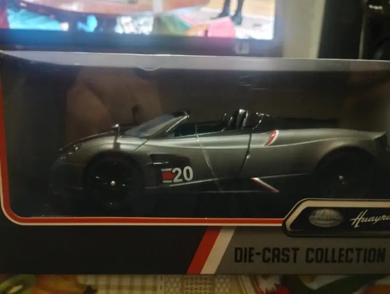 Modelos de autos a escala Huayra y Fórmula 1 - 2