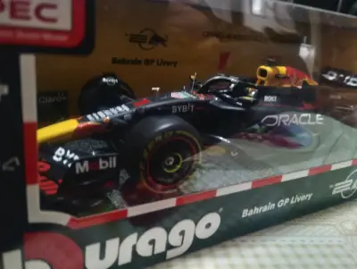 Modelos de autos a escala Huayra y Fórmula 1 - miniatura 3