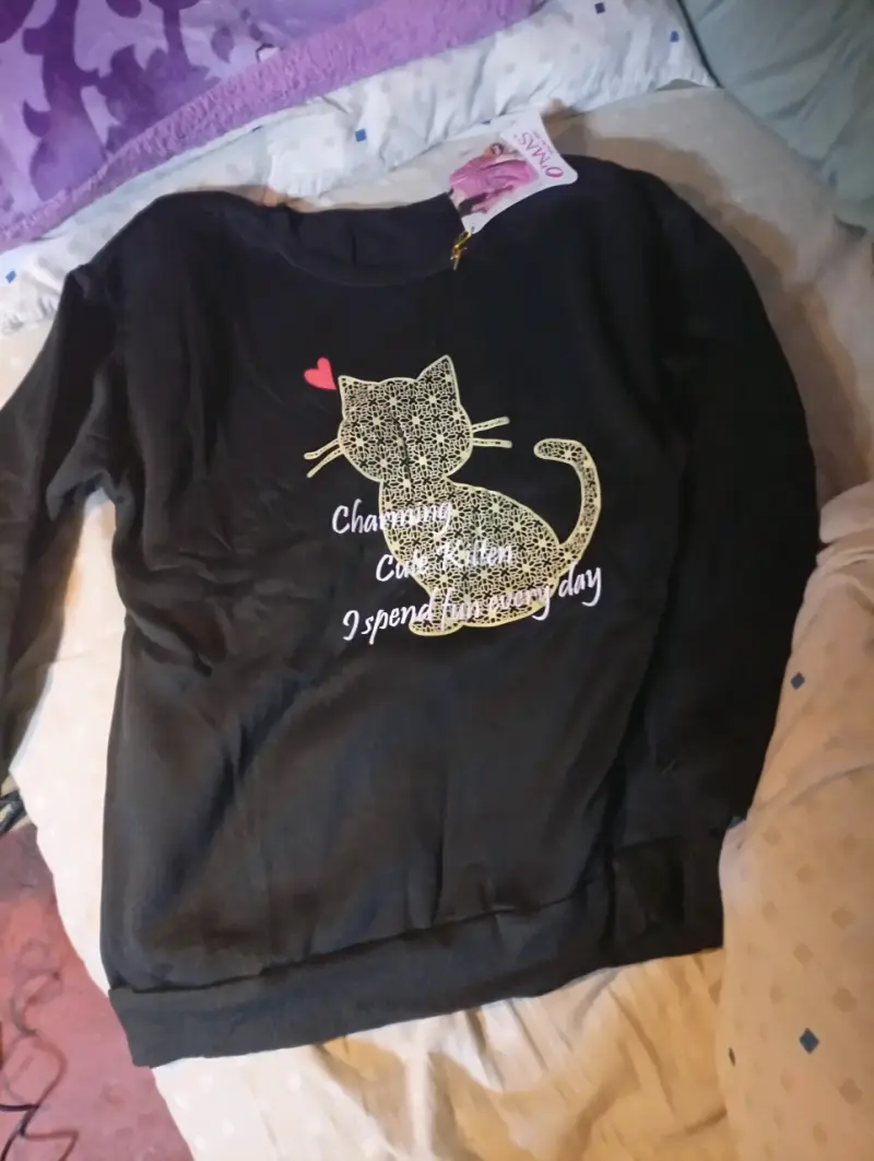 Abrigo de lana rojo con capucha y diseño étnico - 3