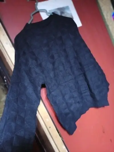 Abrigo de lana rojo con capucha y diseño étnico - miniatura 4