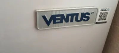 Congelador vertical con puerta de vidrio - miniatura 1