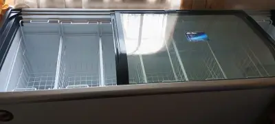 Congelador vertical con puerta de vidrio - miniatura 3