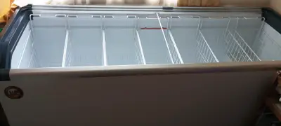 Congelador vertical con puerta de vidrio - miniatura 4