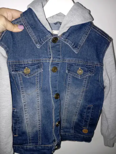 Chaqueta de mezclilla con capucha para niño - miniatura 1