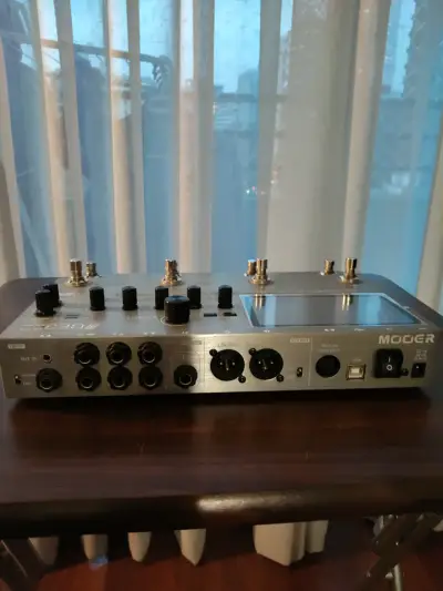 Pedalera de efectos Mooer GE300 Lite para guitarra - miniatura 3